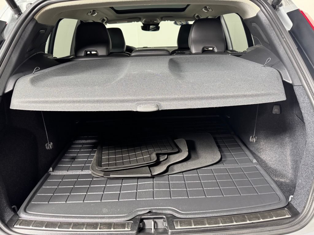 Certified 2024 Volvo XC40 B5 Plus w/ Climate Package AWD/4WD image 10