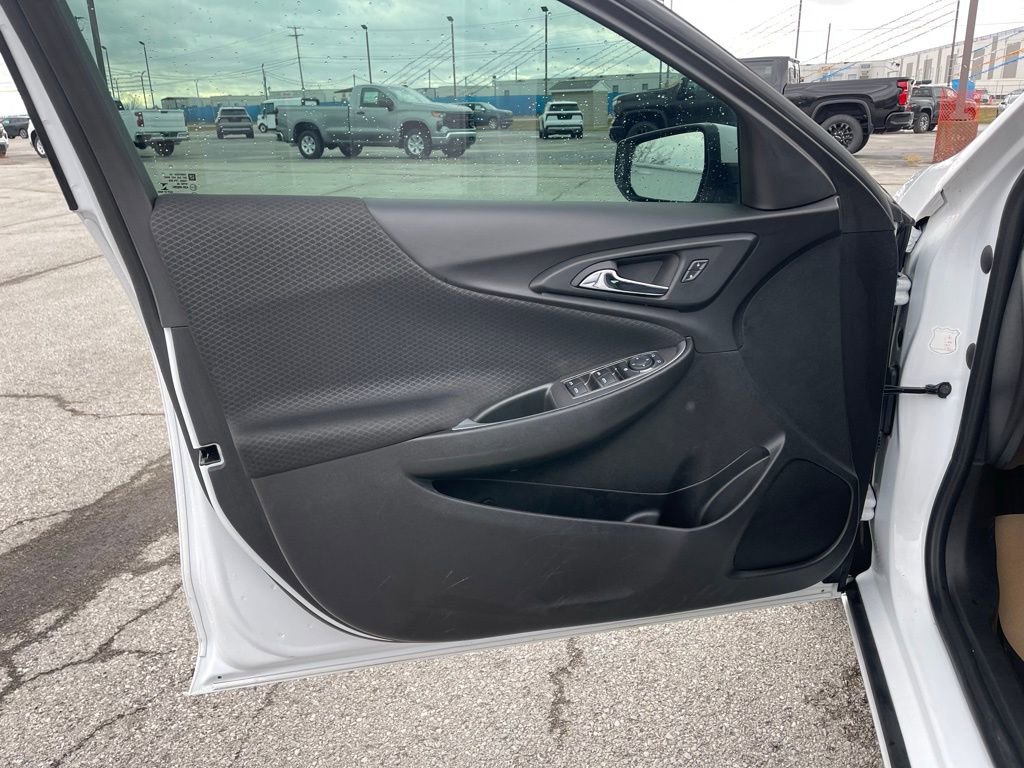 Used 2024 Chevrolet Malibu LT image 18