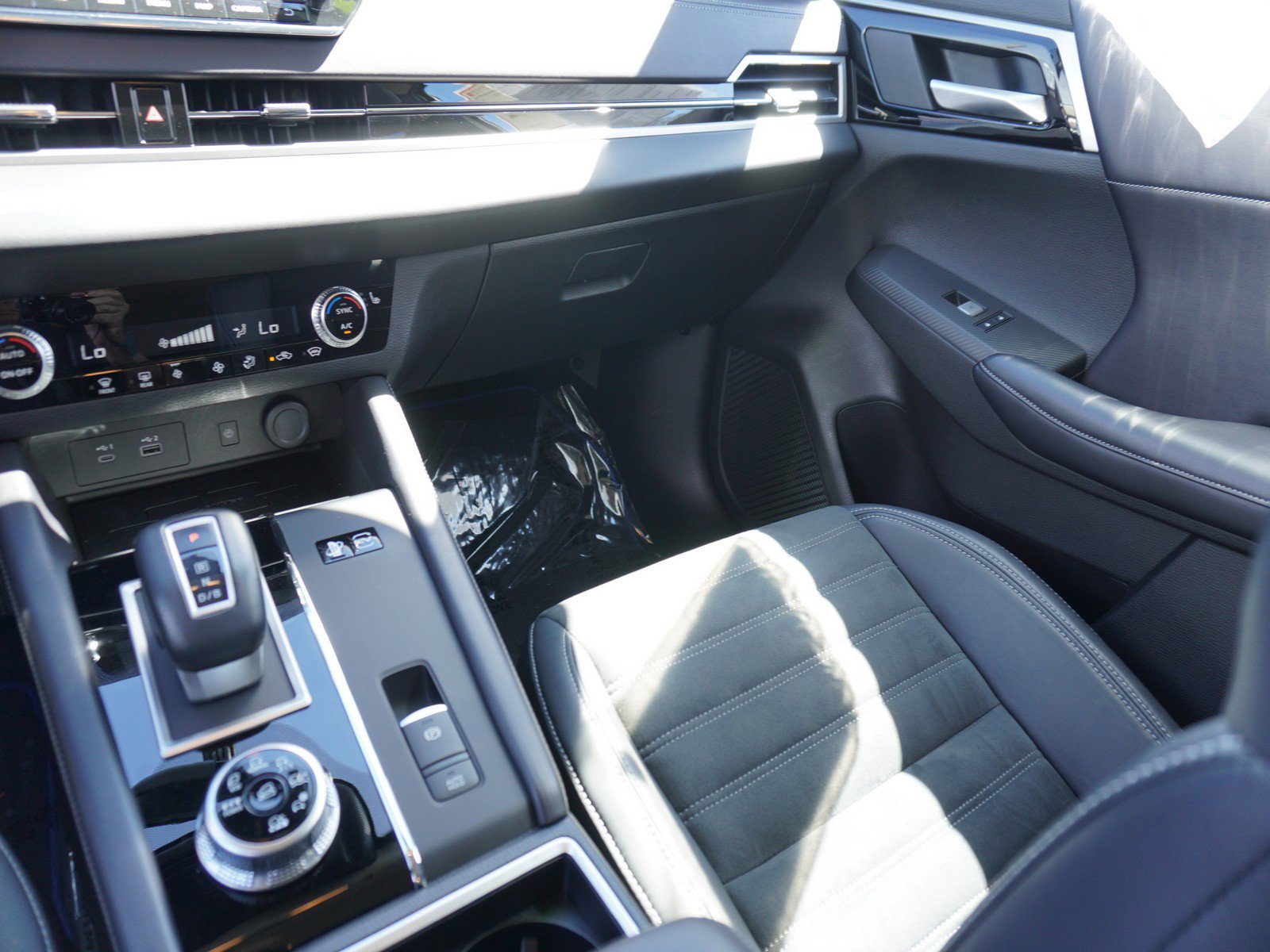 Used 2023 Mitsubishi Outlander SE image 17