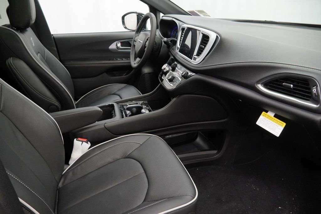 New 2026 Chrysler Pacifica Limited w/ S Appearance Package image 34