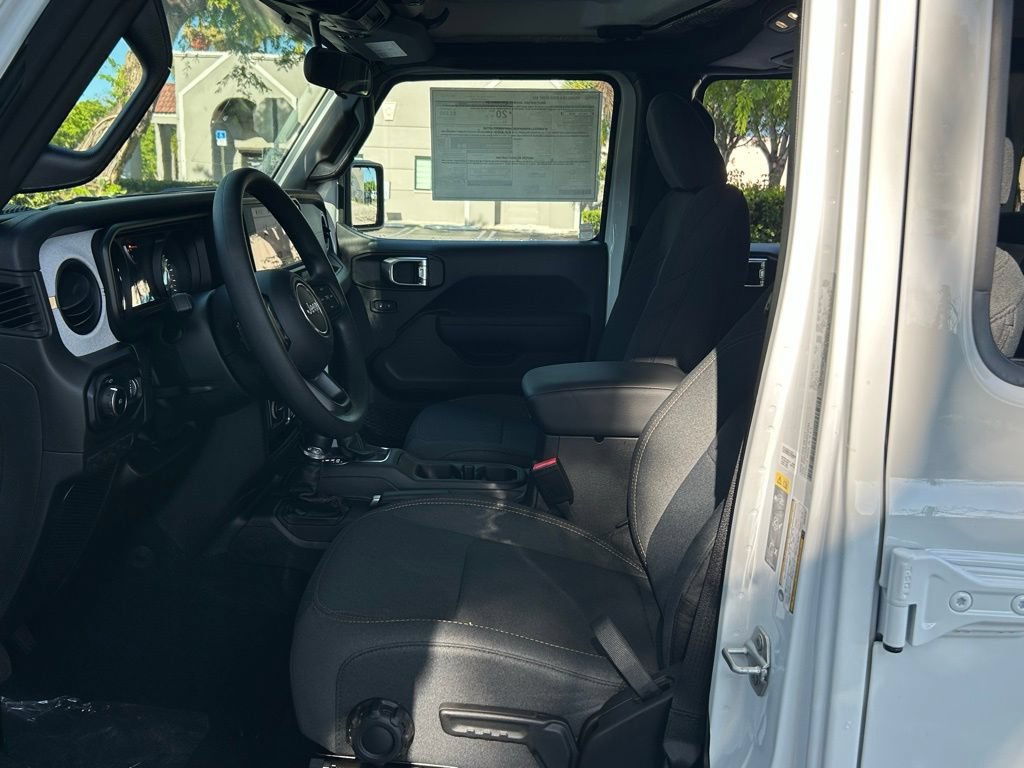 Used 2025 Jeep Wrangler Unlimited Sport AWD/4WD image 15