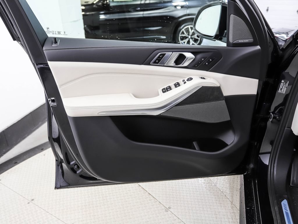 New 2026 BMW X5 xDrive40i w/ M Sport Package image 9