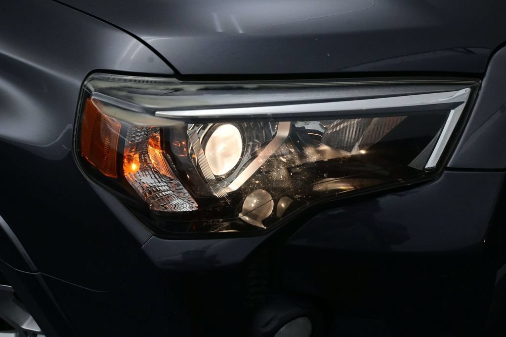 Used 2014 Toyota 4Runner SR5 AWD/4WD image 38