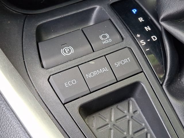 Used 2020 Toyota RAV4 LE w/ Carpet Mat Package FWD image 25
