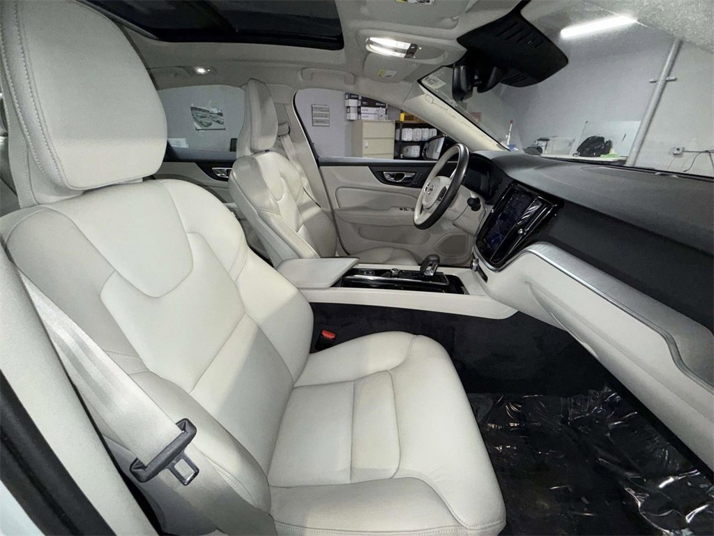 Used 2023 Volvo S60 B5 Plus image 14