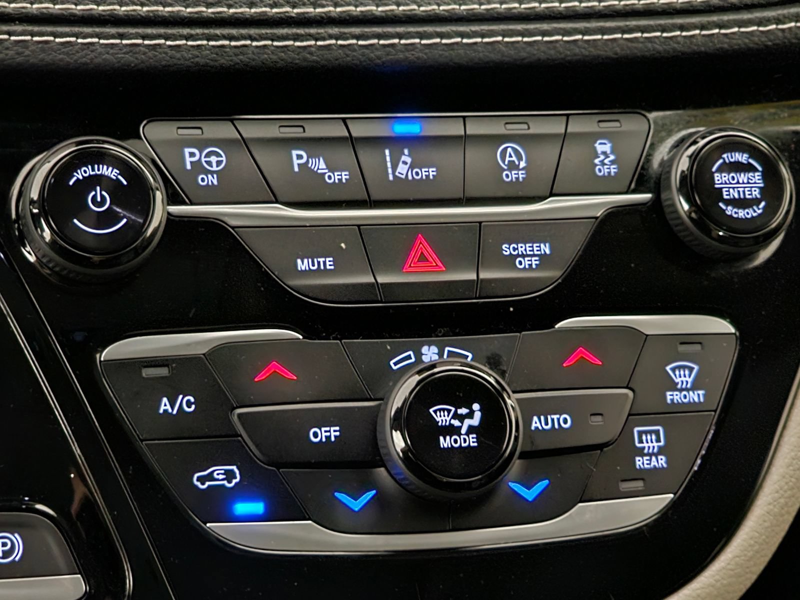 Used 2022 Chrysler Pacifica Limited AWD/4WD image 13