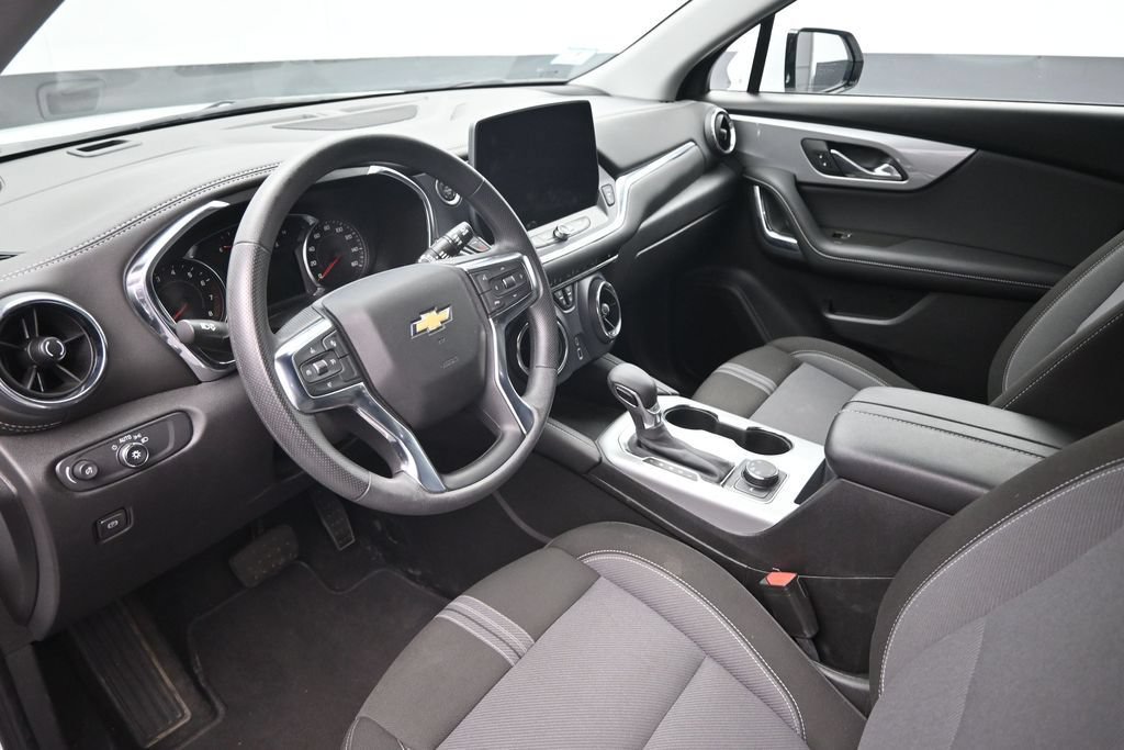 Used 2025 Chevrolet Blazer LT AWD/4WD image 21