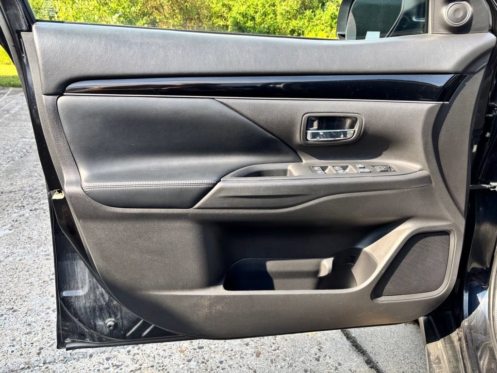 Used 2019 Mitsubishi Outlander FWD image 15