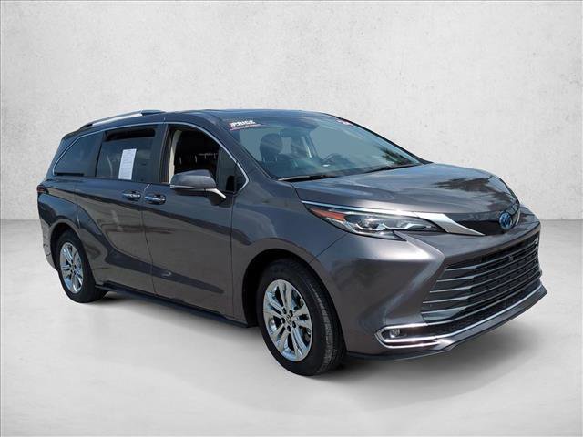 Used 2024 Toyota Sienna Platinum AWD/4WD image 3