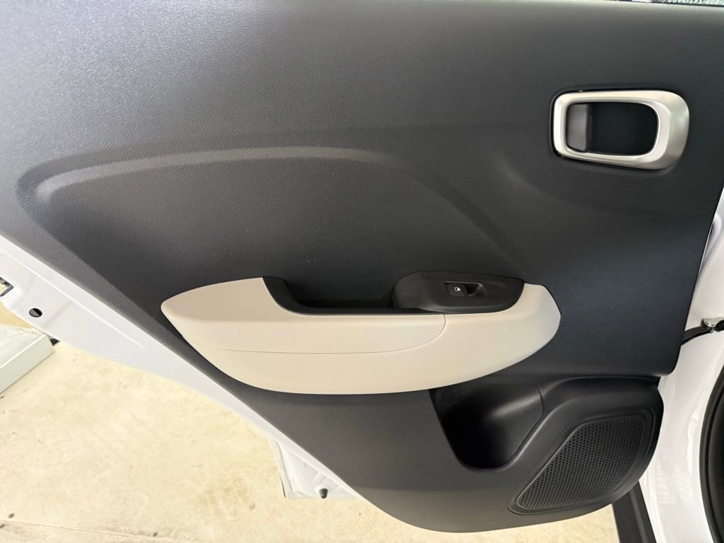 Used 2023 Hyundai Venue SEL FWD image 13