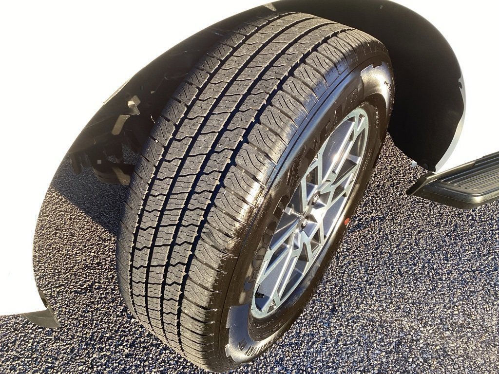 New 2025 Ford Expedition Active image 25