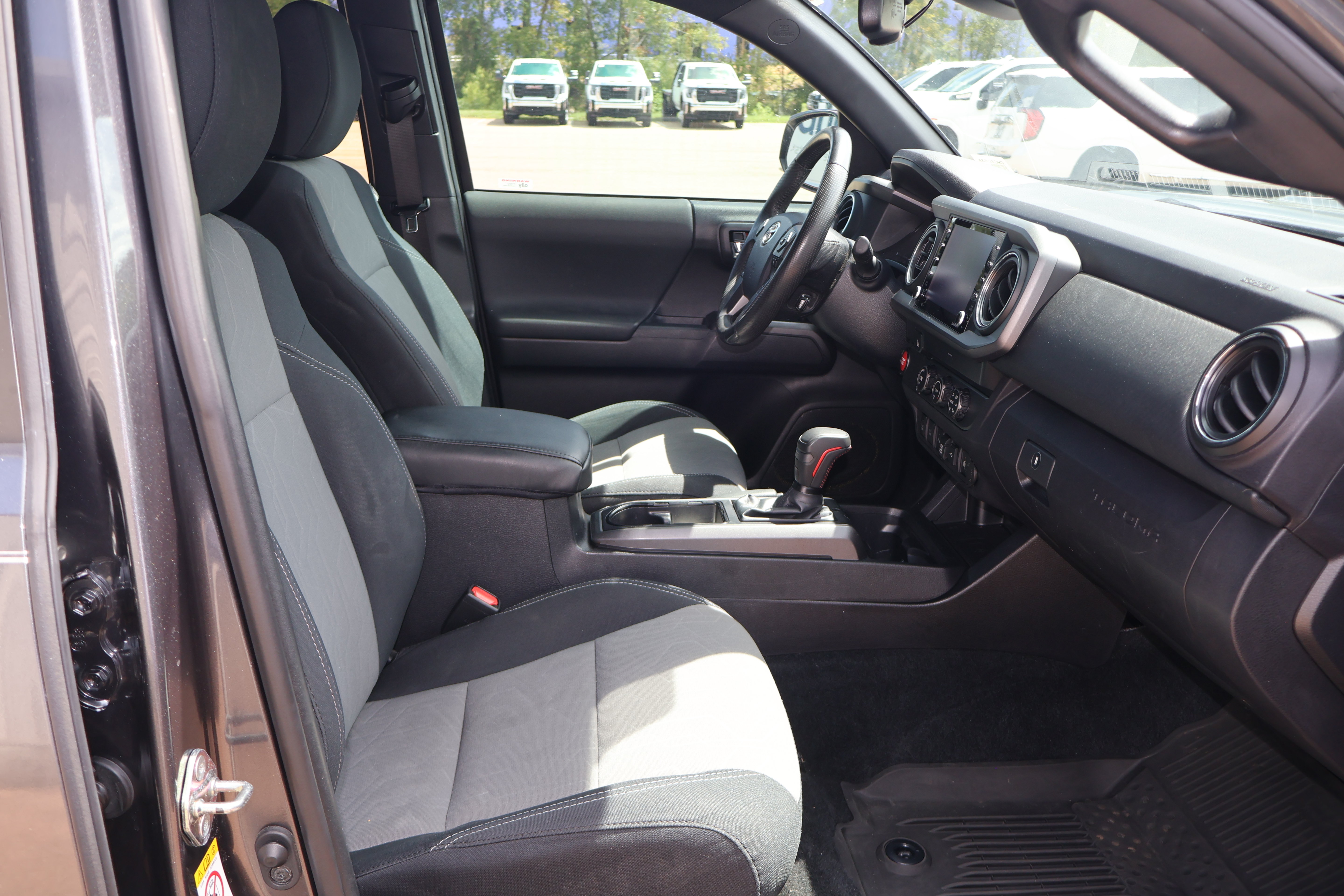 Used 2020 Toyota Tacoma TRD Sport w/ Technology Package RWD image 6