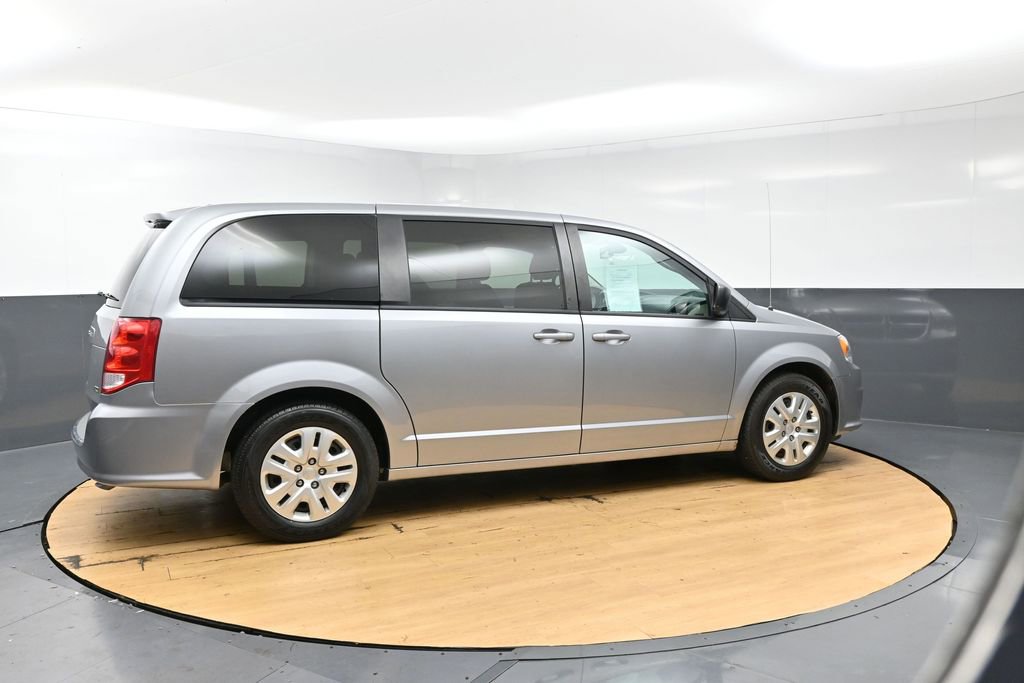 Used 2018 Dodge Grand Caravan SE w/ UConnect Hands-Free Group FWD image 11