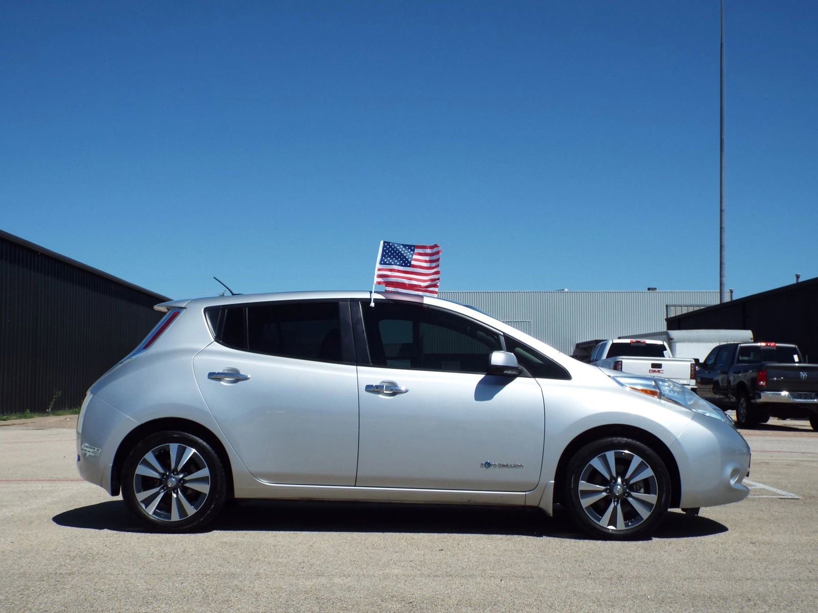 Used 2016 Nissan Leaf SV w/ Premium Package image 4