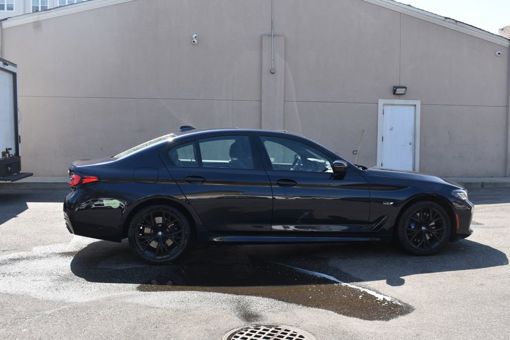 Used 2023 BMW 530e w/ M Sport Package RWD image 5