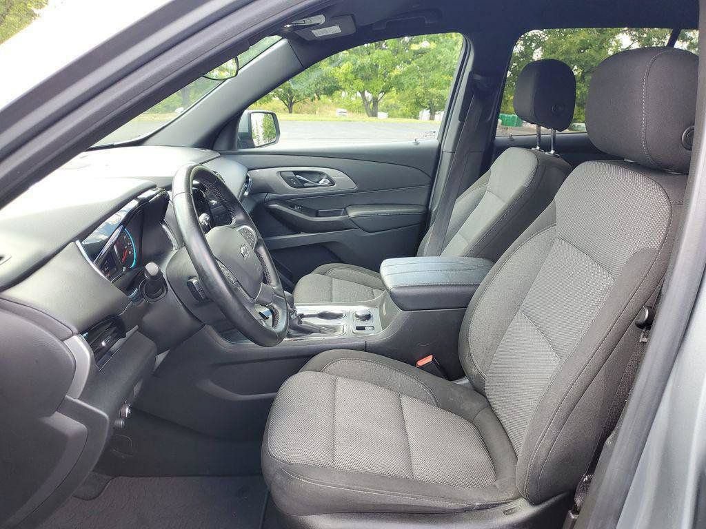 Used 2023 Chevrolet Traverse LT w/ Midnight/Sport Edition AWD/4WD image 5