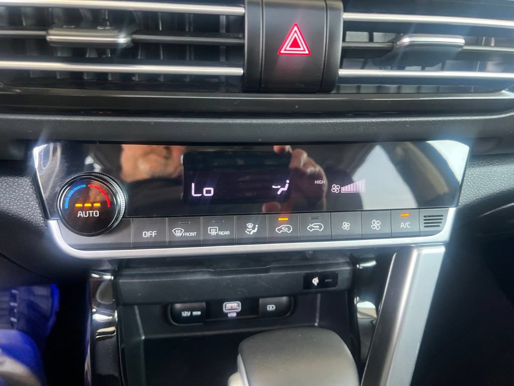Certified 2023 Kia Seltos SX w/ SX Sunroof Package AWD/4WD image 59