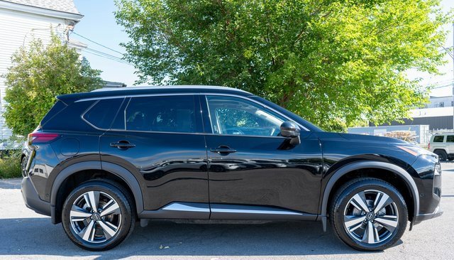 Used 2023 Nissan Rogue SL w/ SL Premium Package image 5