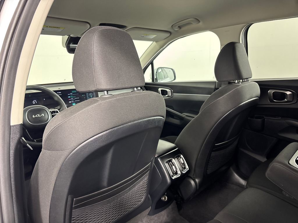 Used 2024 Kia Sorento LX image 28