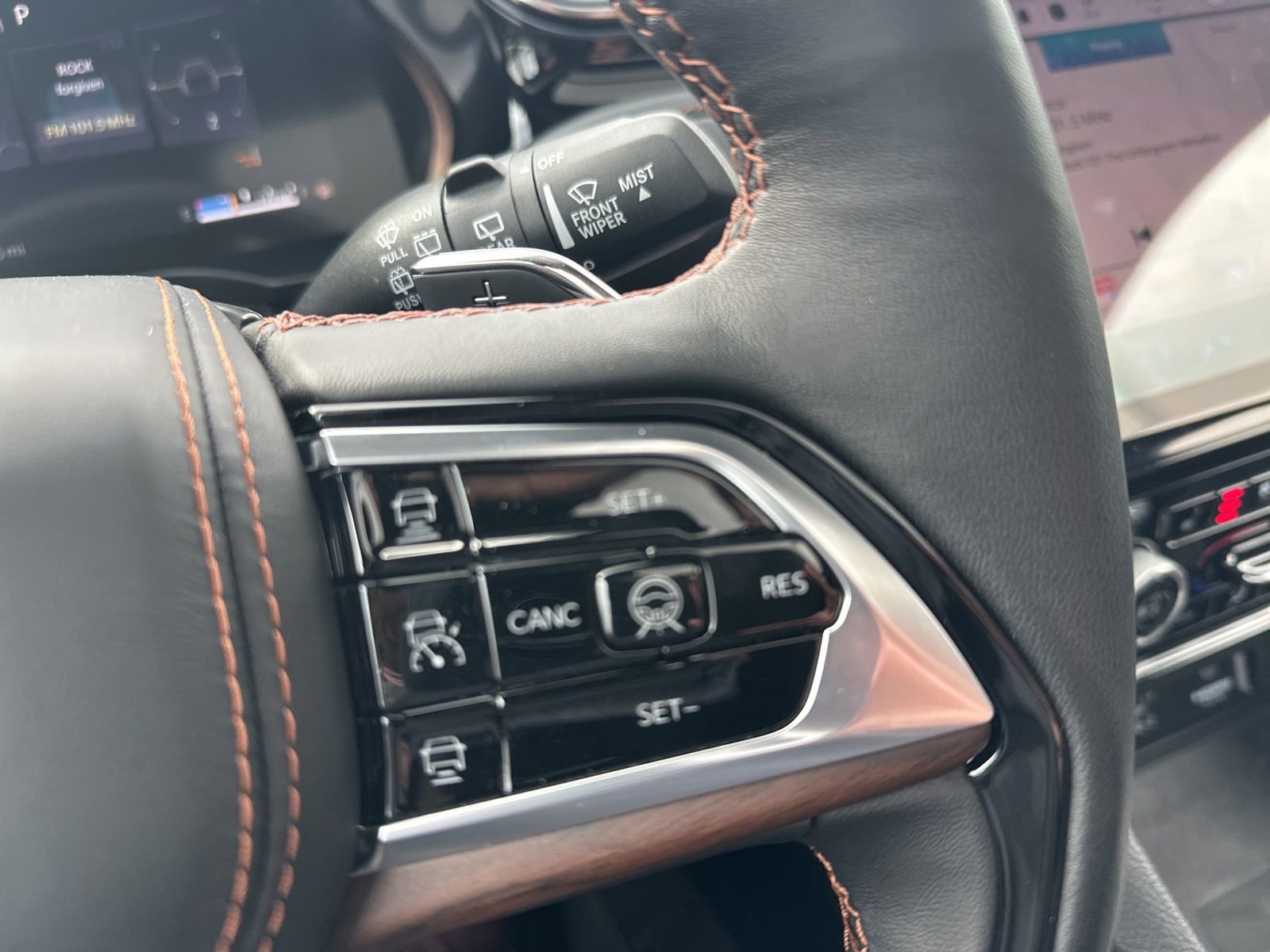 Used 2024 Jeep Grand Cherokee Summit w/ Luxury Tech Group V image 57