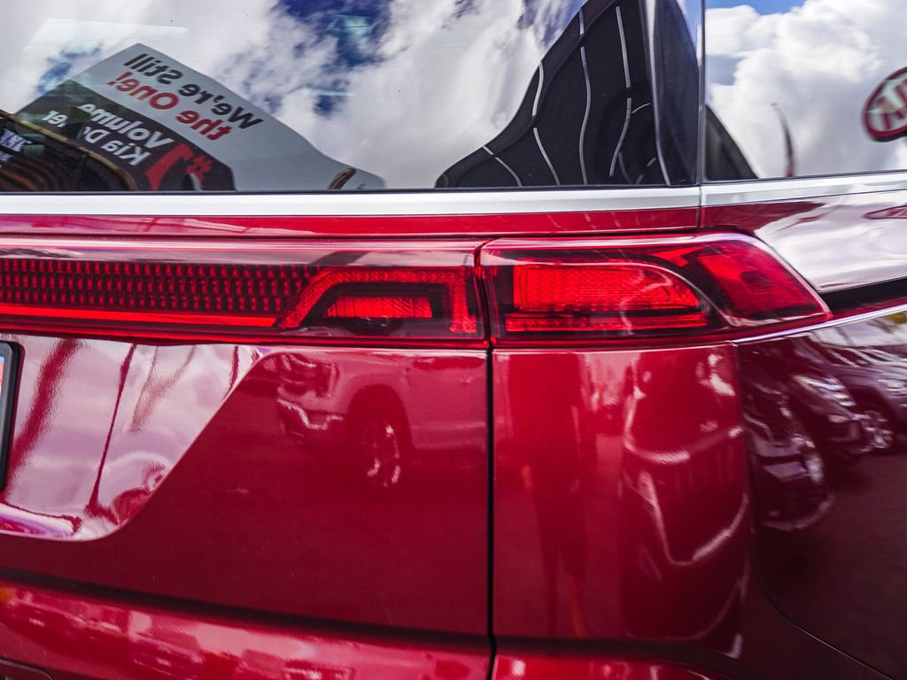 Used 2024 Kia Carnival LX FWD image 8