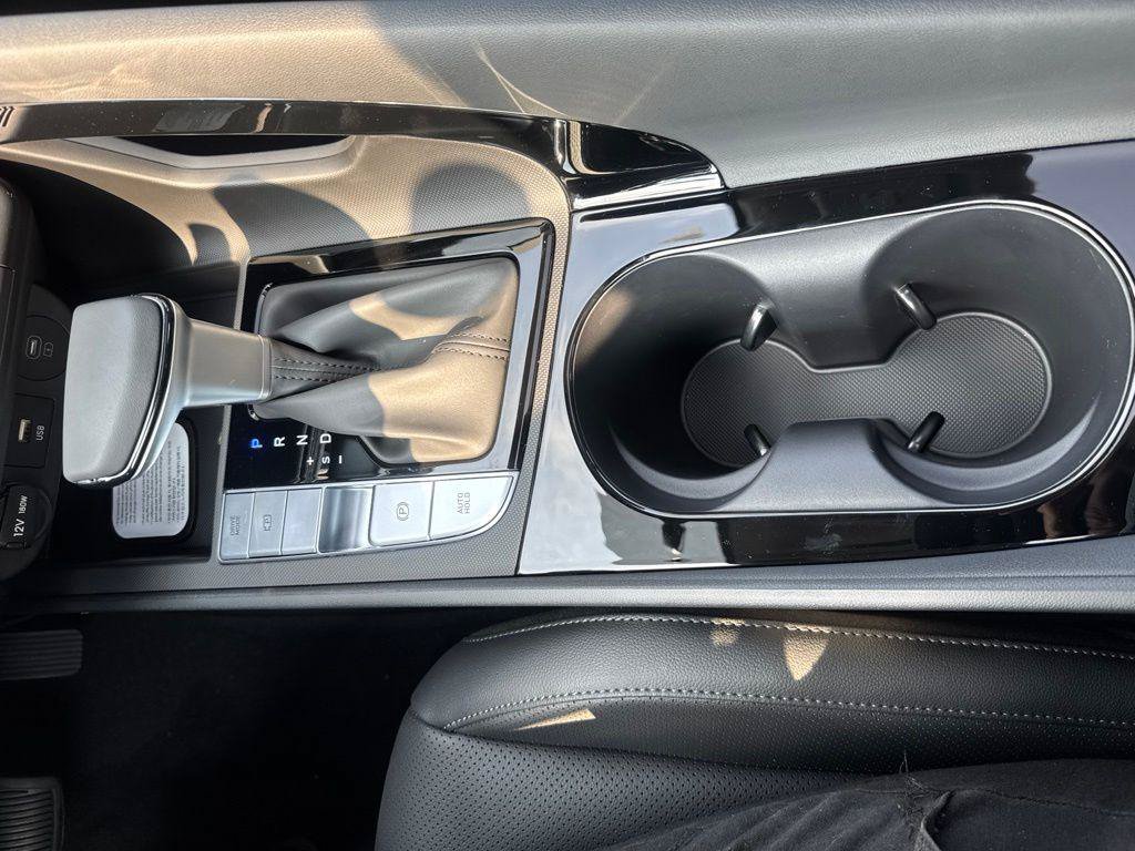 New 2026 Hyundai Elantra Limited FWD image 17