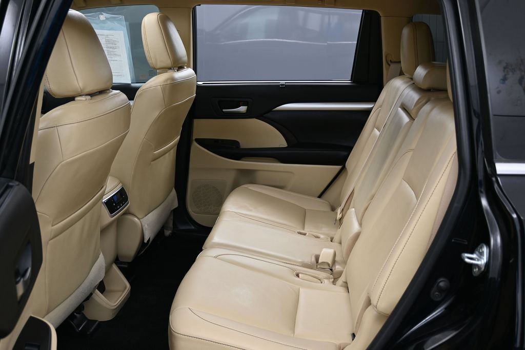 Used 2019 Toyota Highlander XLE AWD/4WD image 39