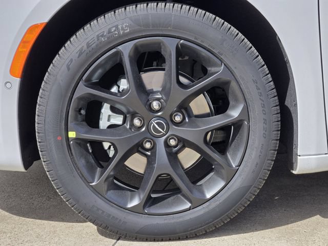 New 2026 Chrysler Pacifica Limited w/ Uconnect Theater Family Group FWD image 8