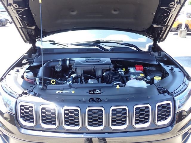 Used 2025 Jeep Compass Latitude AWD/4WD image 12