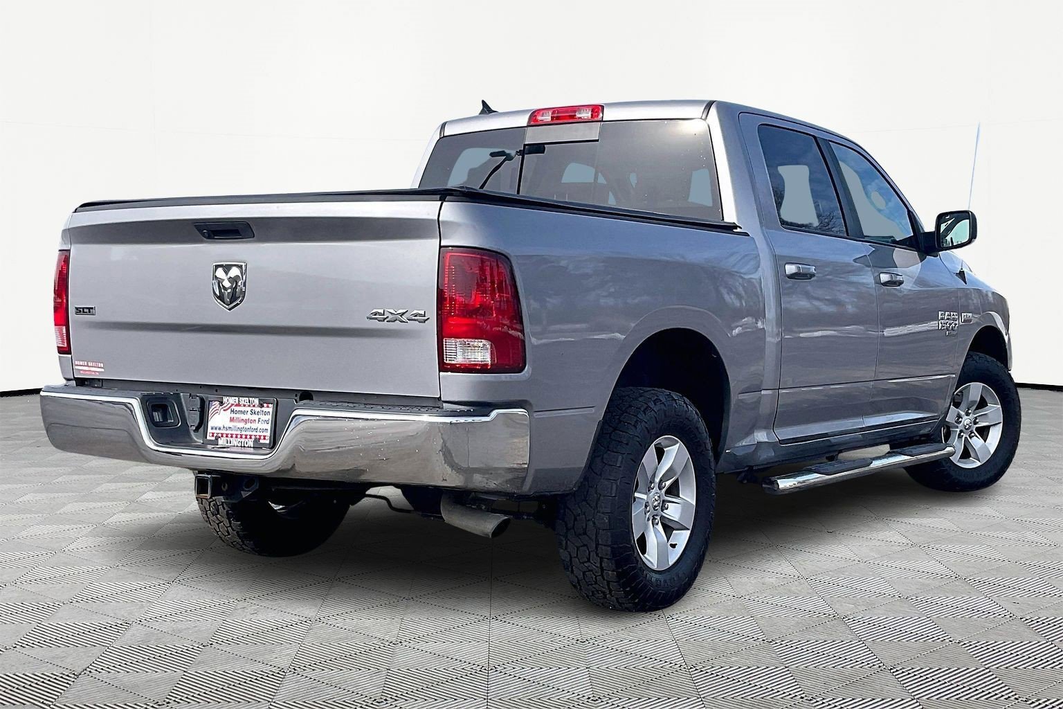 Used 2019 RAM 1500 Classic SLT w/ Luxury Group image 11