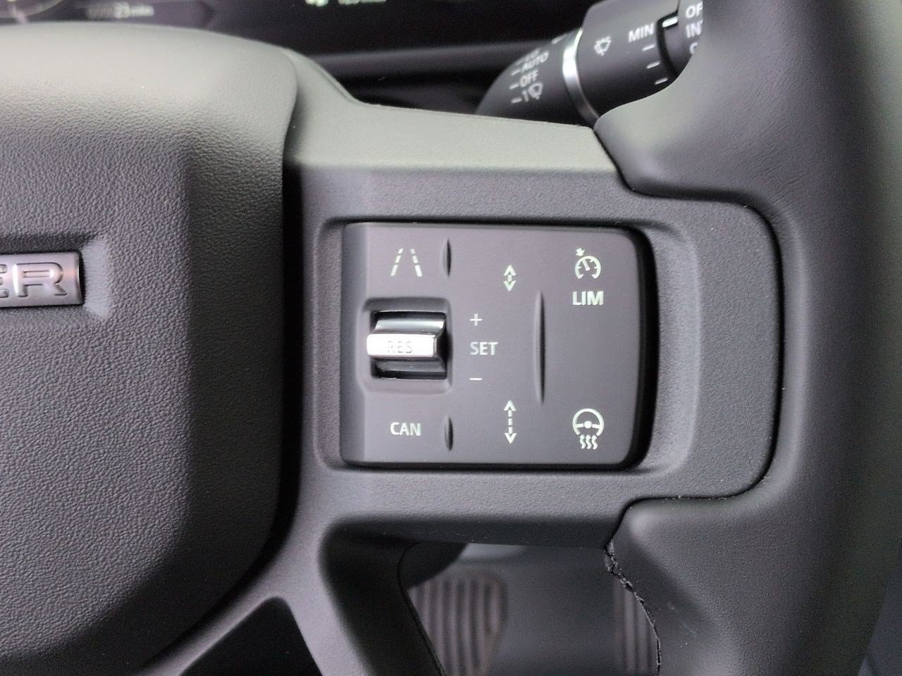 New 2026 Land Rover Defender 110 X-Dynamic SE AWD/4WD image 12