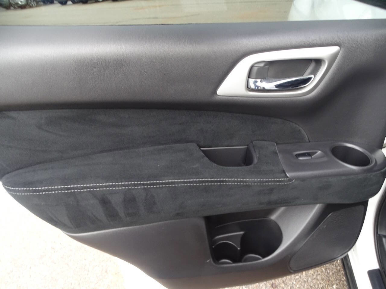 Used 2013 Nissan Pathfinder S image 27