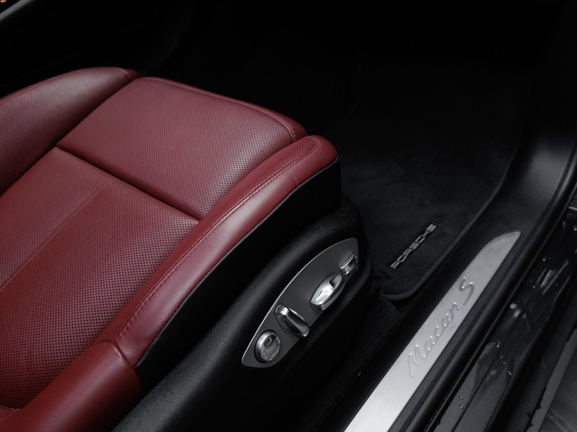 Certified 2023 Porsche Macan S AWD/4WD image 38