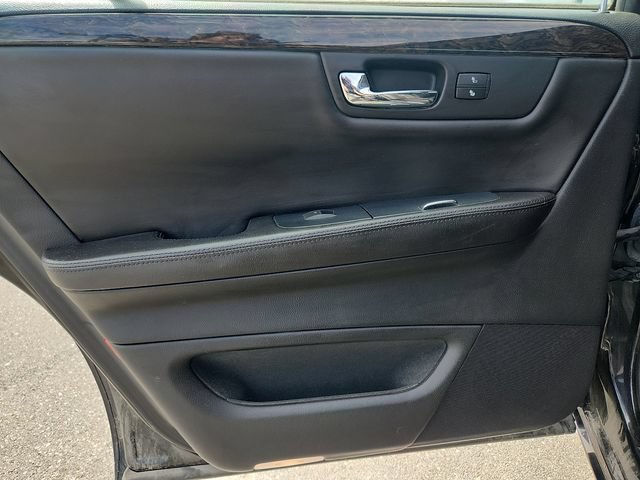Used 2010 Cadillac DTS Luxury FWD image 26