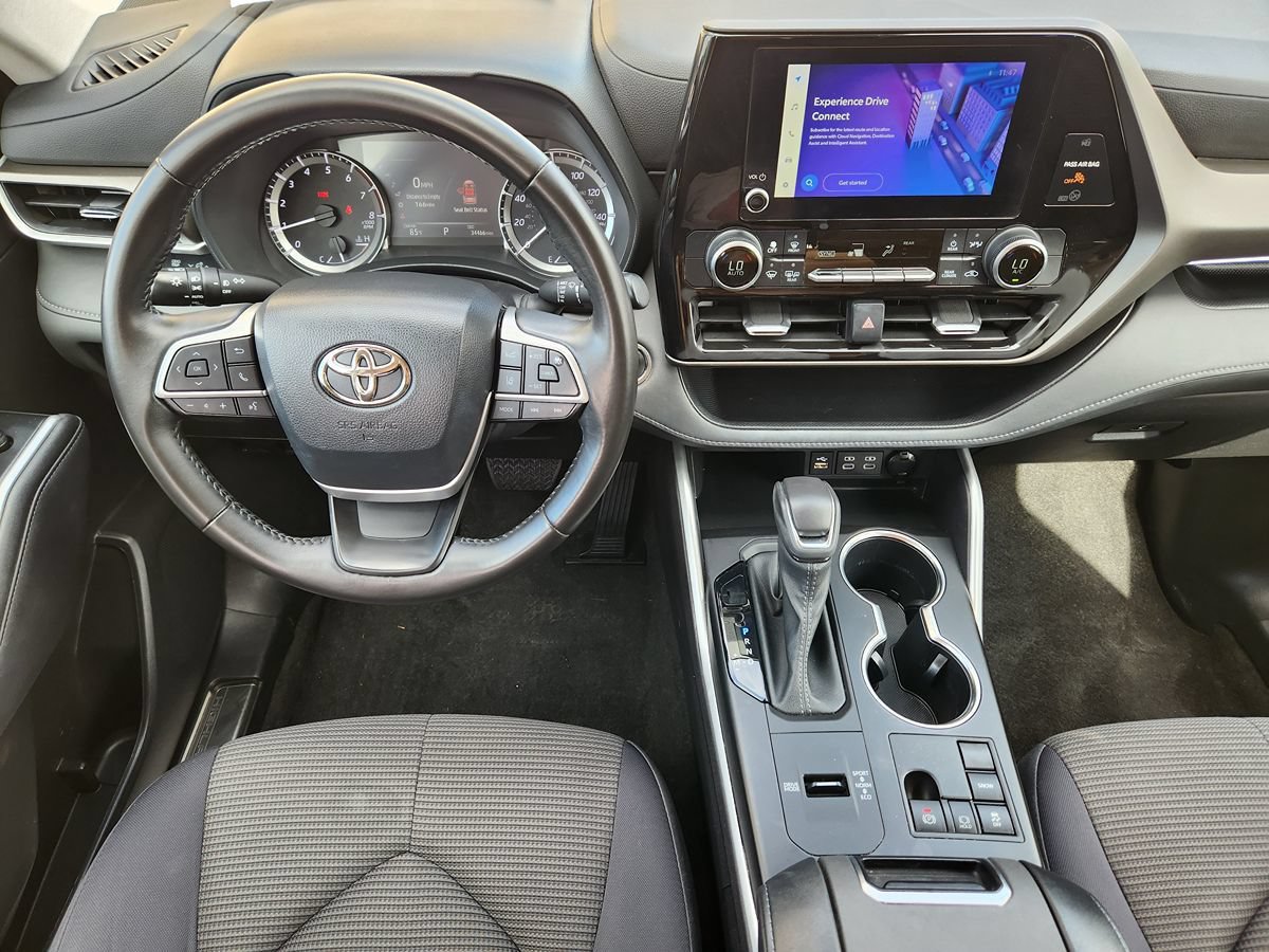 Used 2023 Toyota Highlander LE FWD image 47
