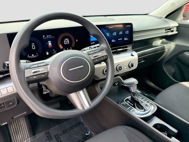 Certified 2025 Hyundai Kona SE image 9