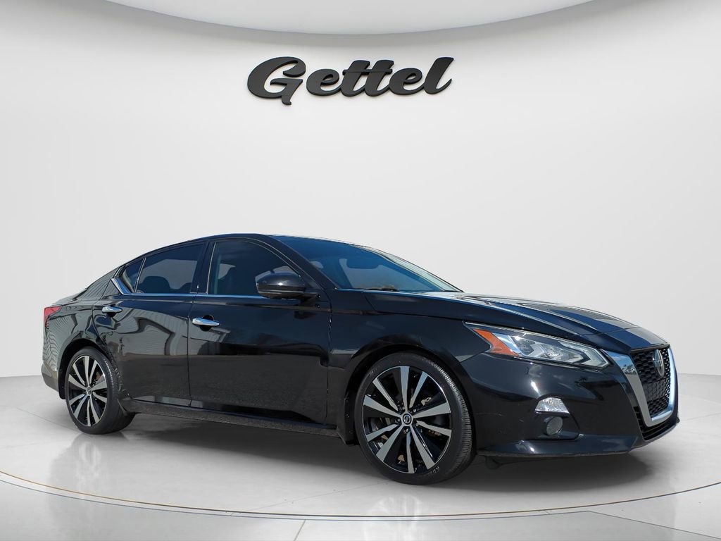 Certified 2020 Nissan Altima 2.0 Platinum image 2
