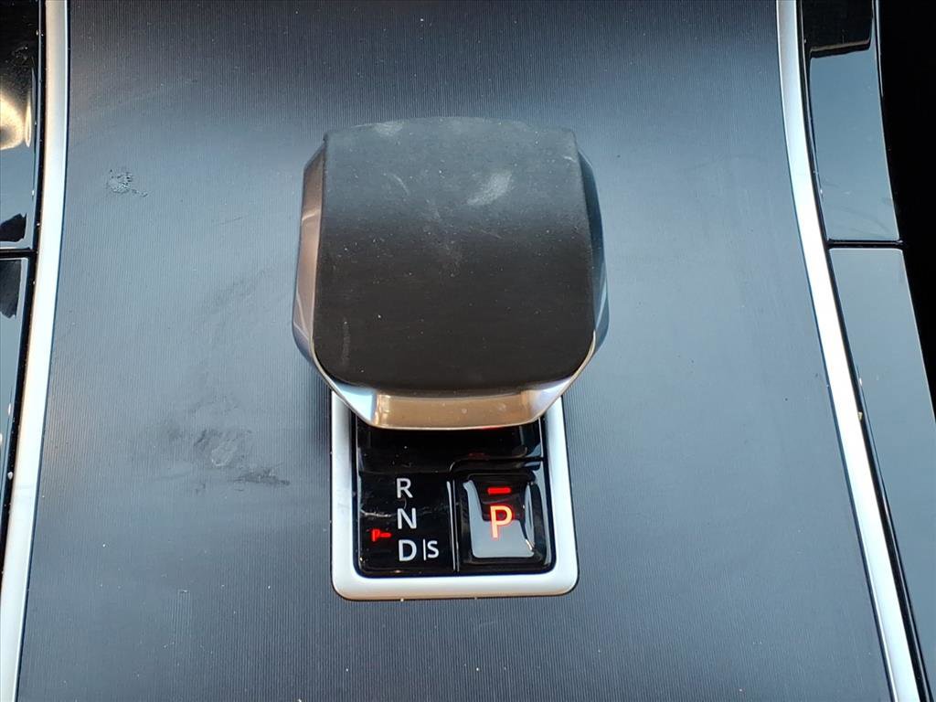 Certified 2026 Land Rover Range Rover Velar Dynamic SE image 13