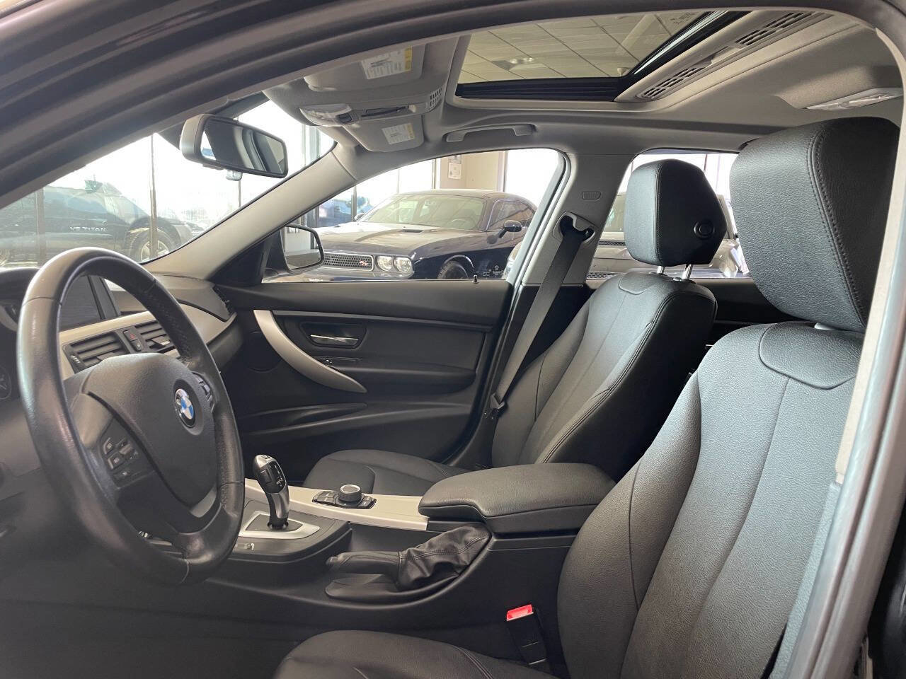 Used 2017 BMW 320i xDrive Sedan image 14