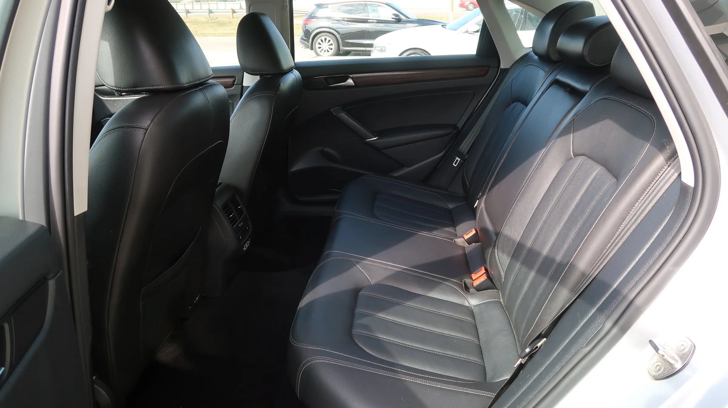 Used 2020 Volkswagen Passat 2.0T SEL FWD image 20