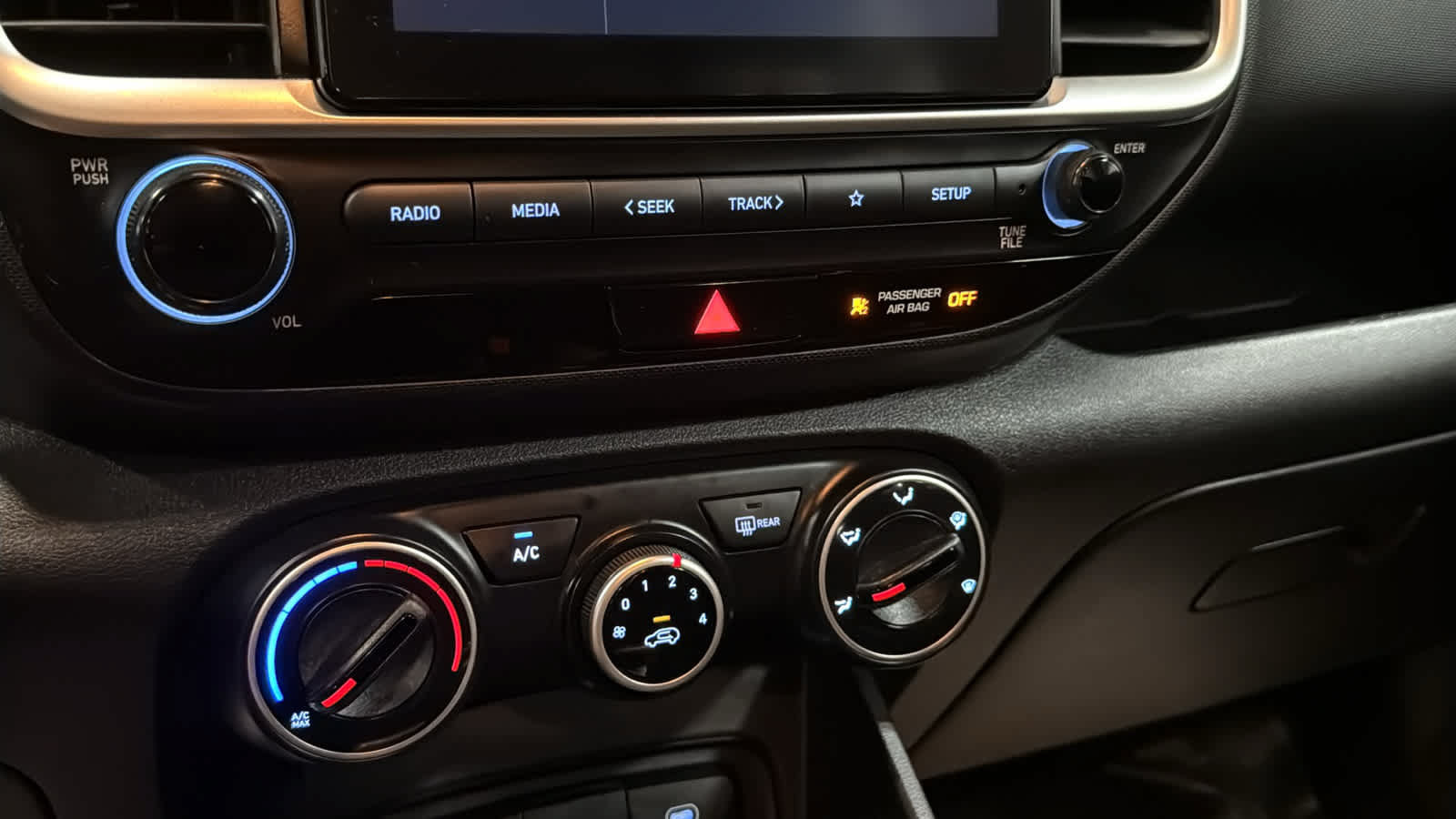 Used 2023 Hyundai Venue SE FWD image 19
