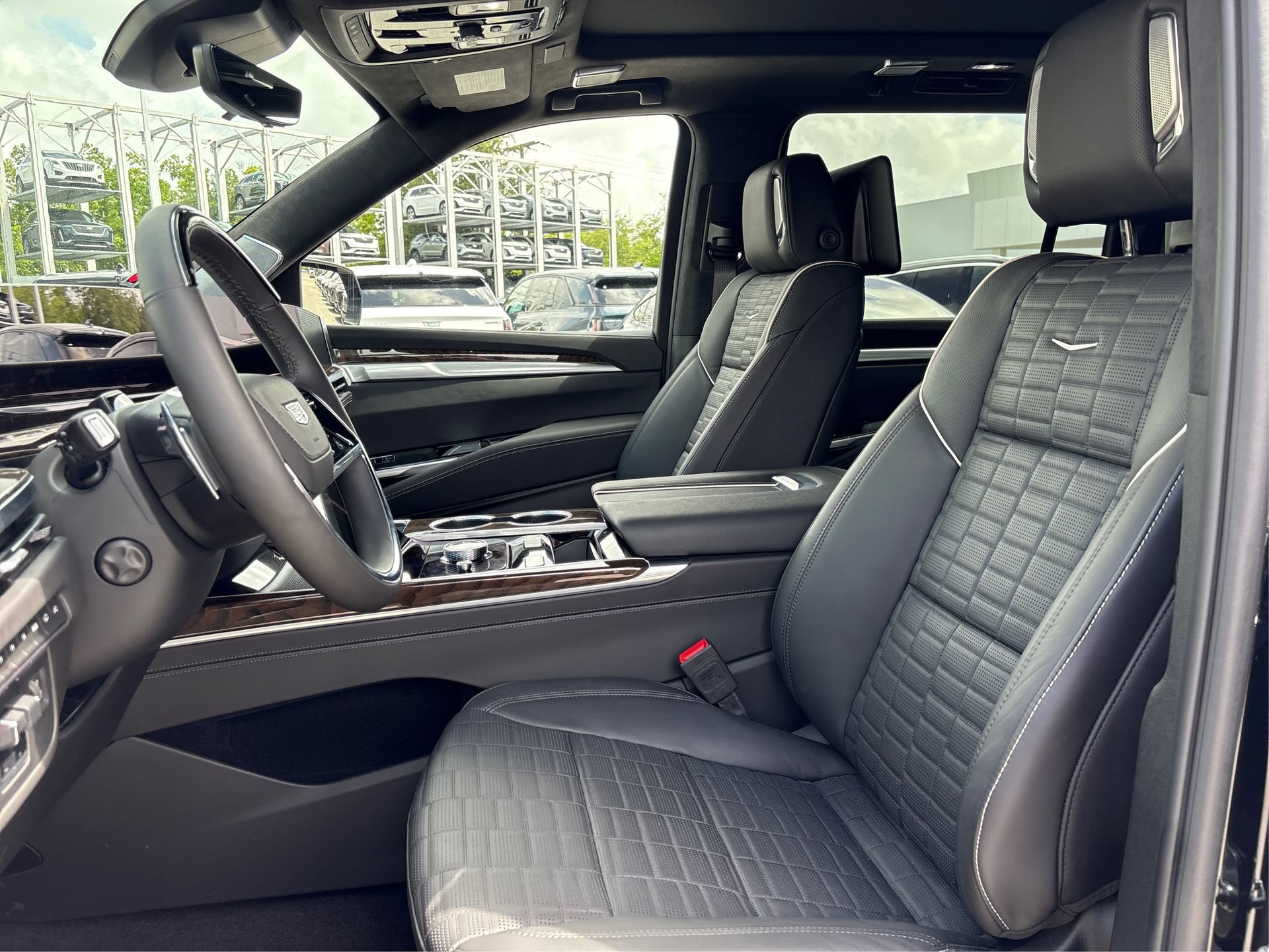 Used 2025 Cadillac Escalade ESV Sport Platinum AWD/4WD image 11