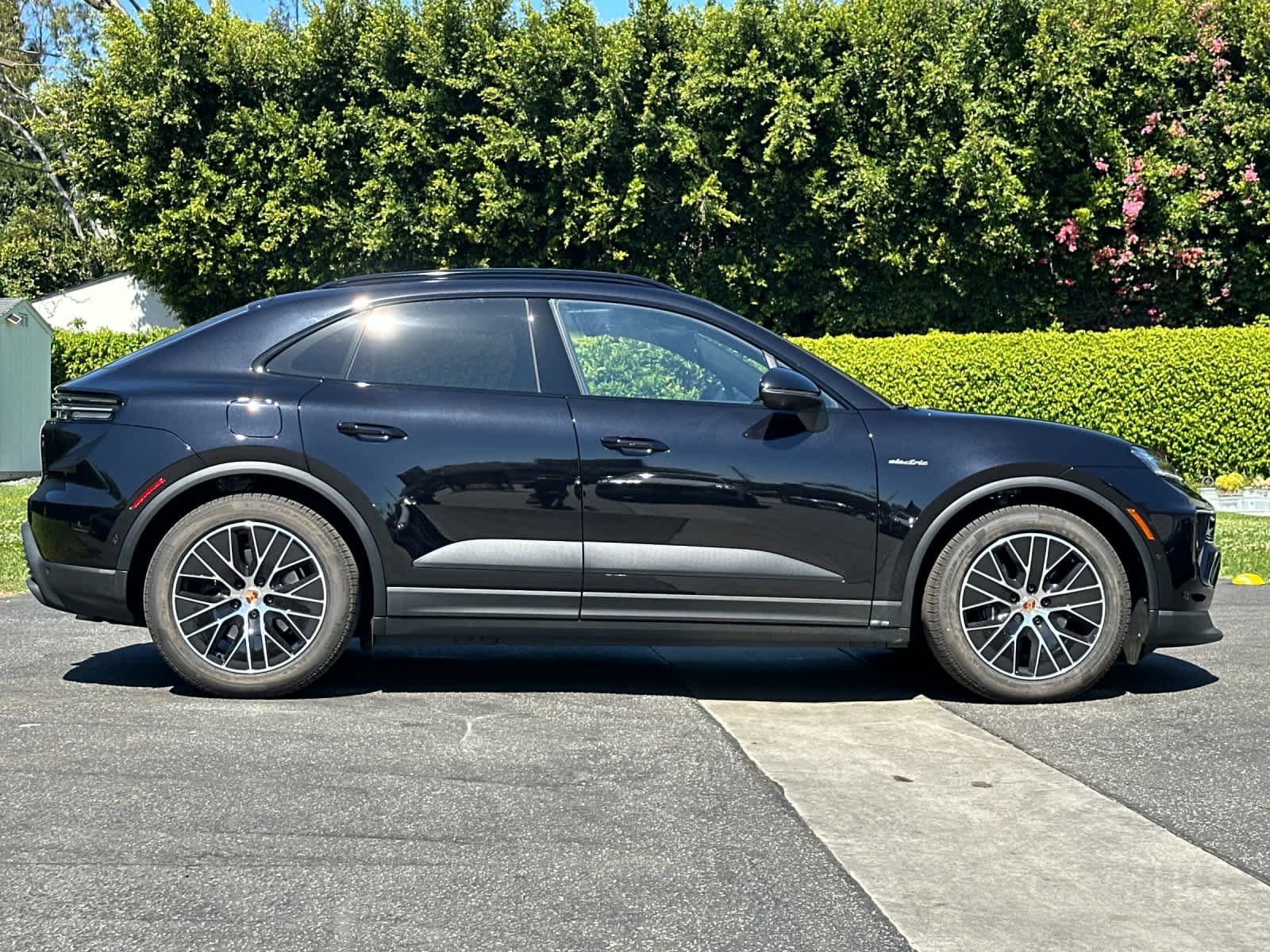 New 2026 Porsche Macan Electric RWD image 9