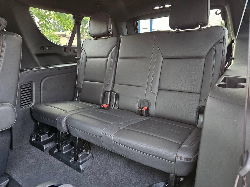Used 2023 Chevrolet Suburban High Country w/ Premium Package 2 AWD/4WD image 23