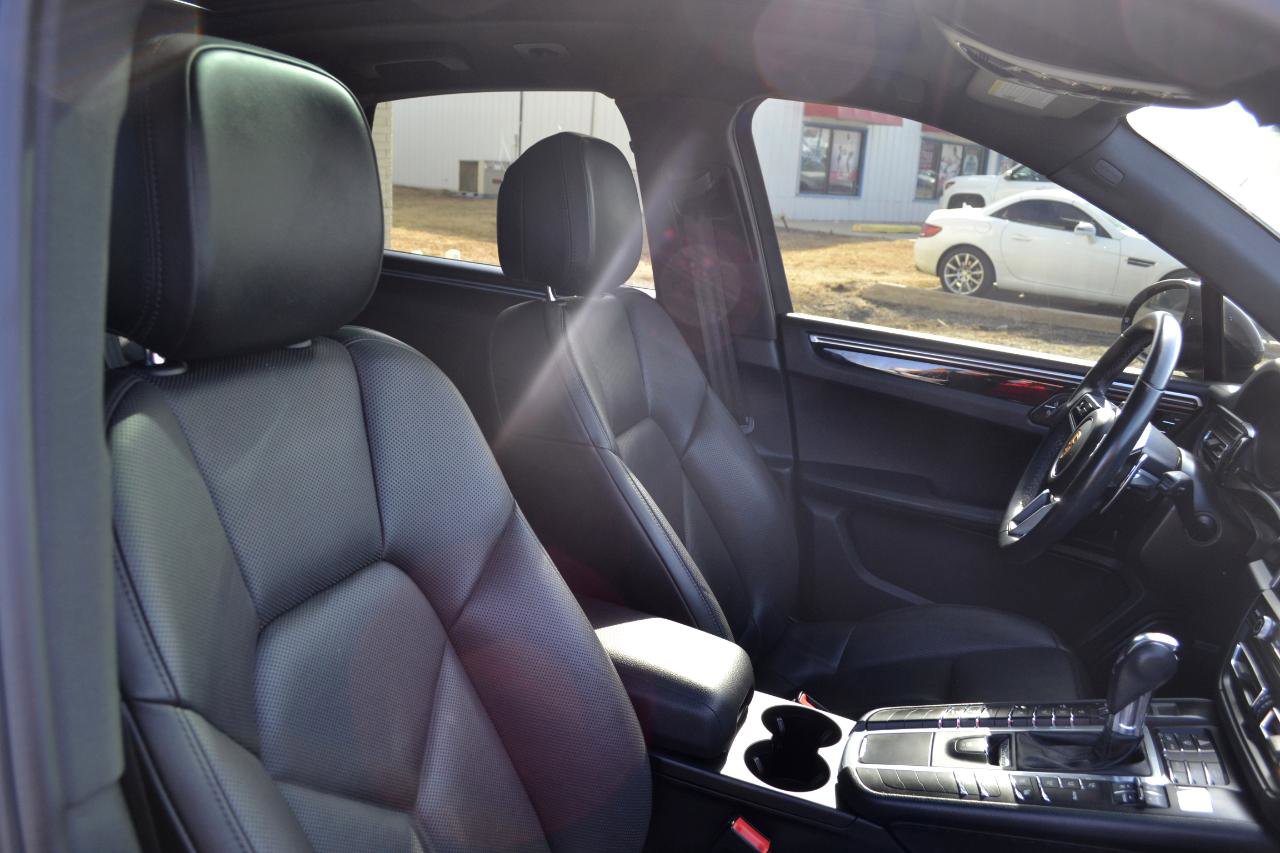 Used 2019 Porsche Macan S image 32