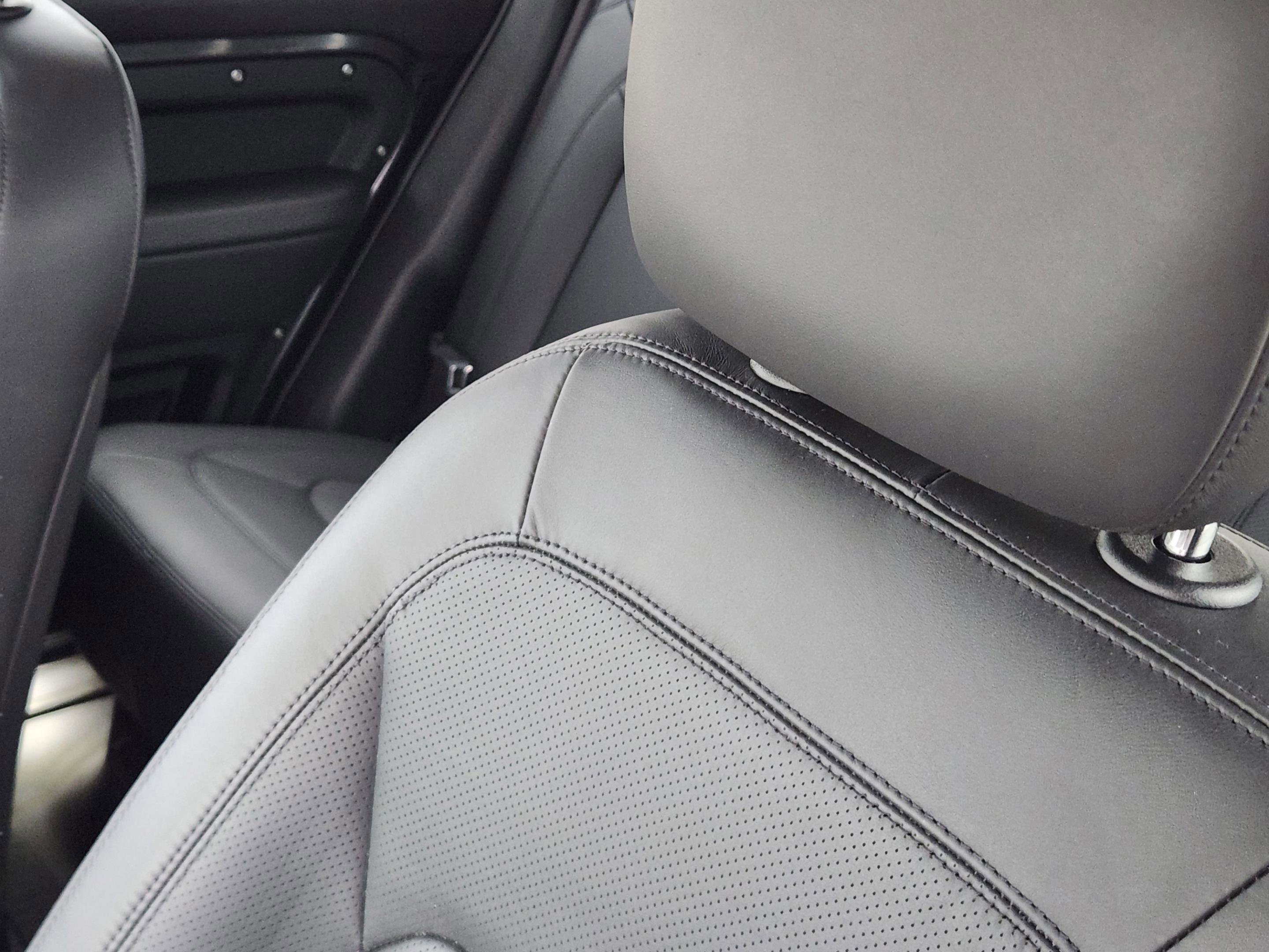 Certified 2025 Land Rover Defender 110 X-Dynamic SE image 15