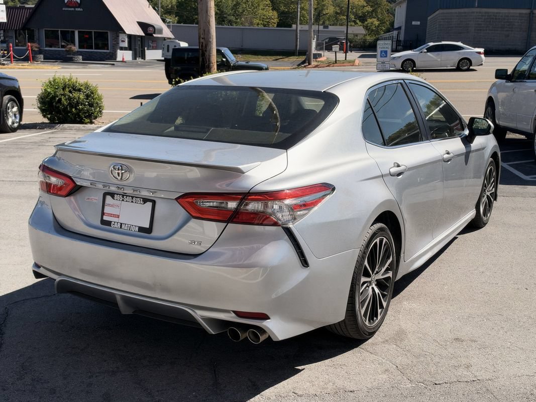 Used 2018 Toyota Camry SE w/ Moonroof Package FWD image 6