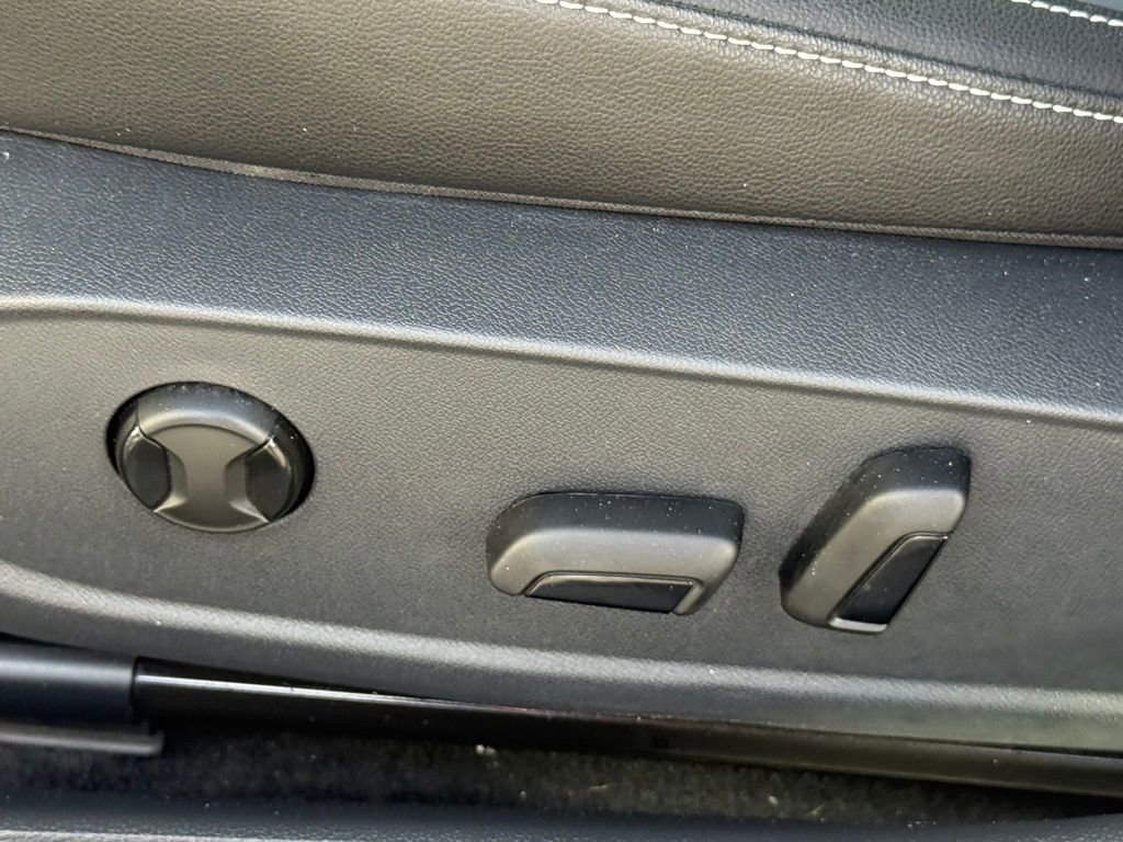 Used 2025 Volkswagen Jetta SE image 12