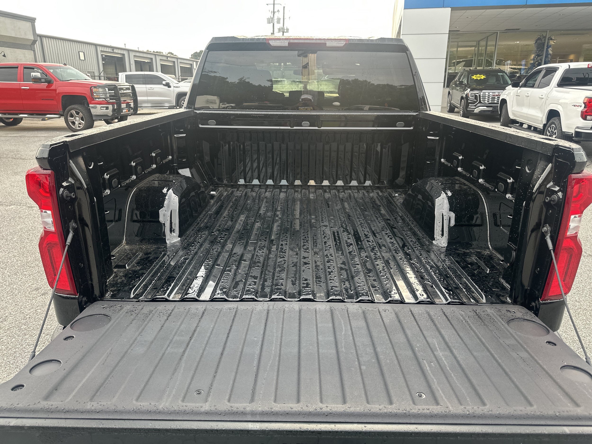 New 2026 Chevrolet Silverado 1500 RST w/ LPO, Dark Essentials Package AWD/4WD image 18