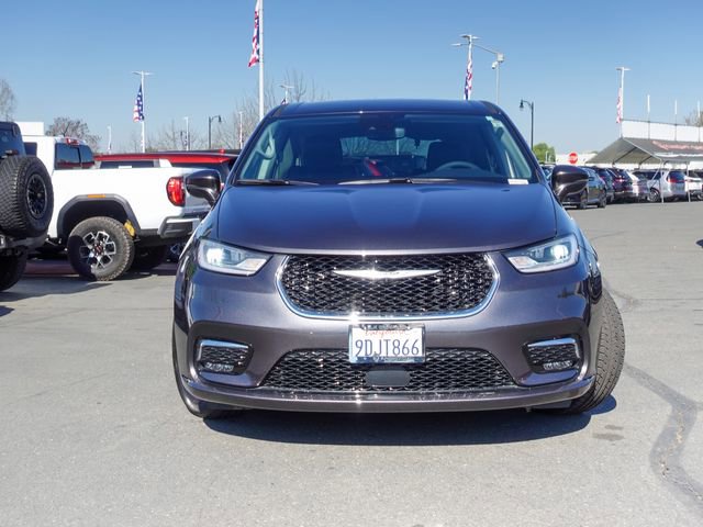 Used 2022 Chrysler Pacifica Touring-L image 2